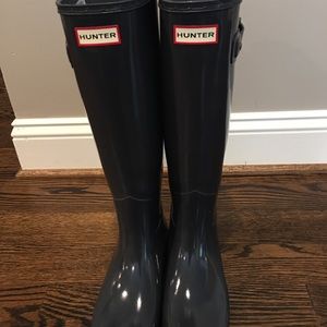 HUNTER Women’s tall rain boots (7 M US, Slate Blue